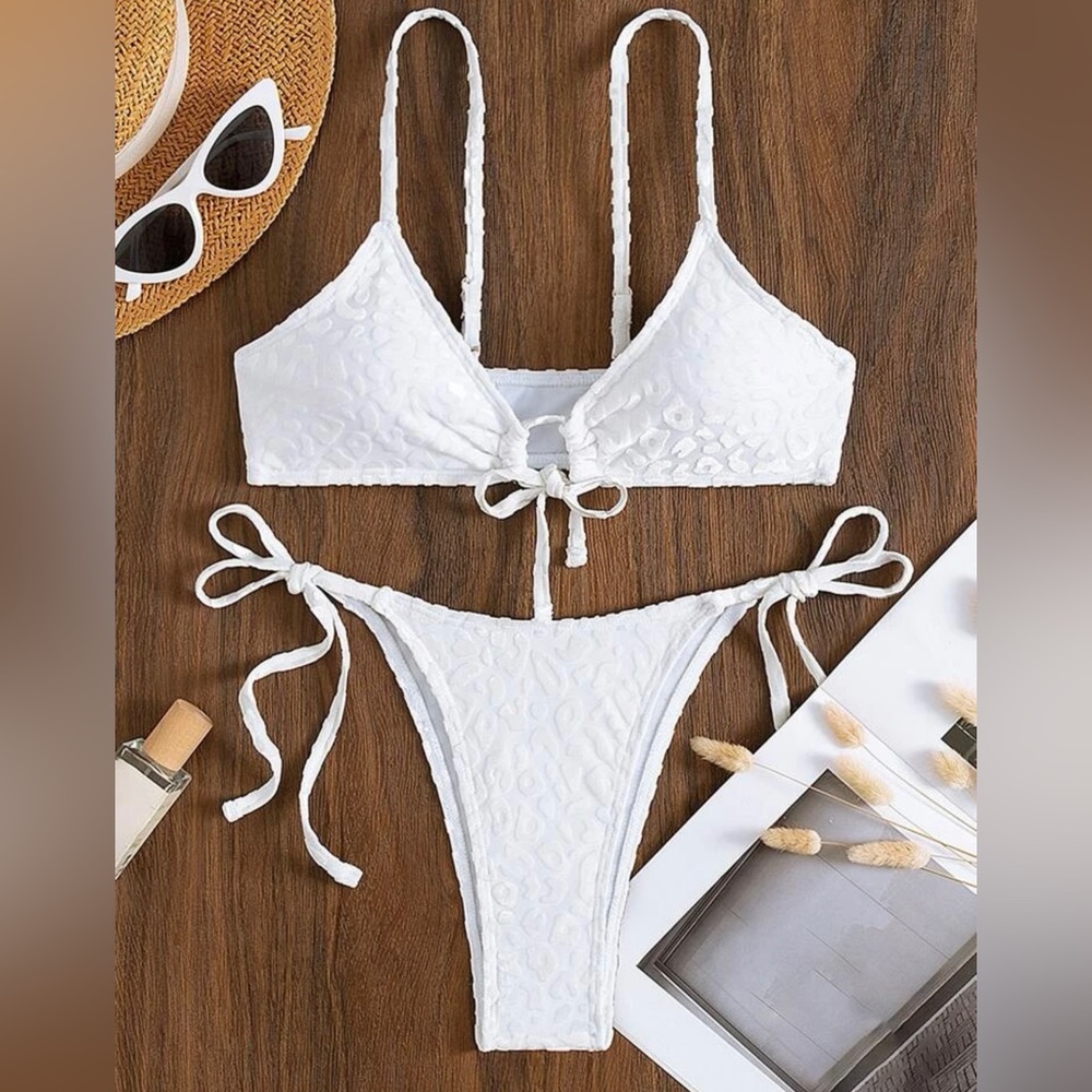 Leopard Textured Bikini Set - Picture 5 of 5